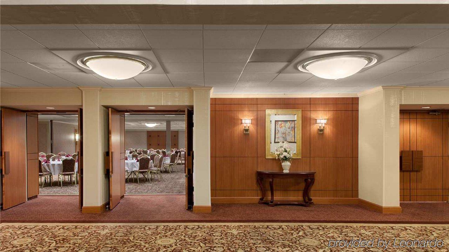 Doubletree By Hilton Akron Fairlawn Beltér fotó