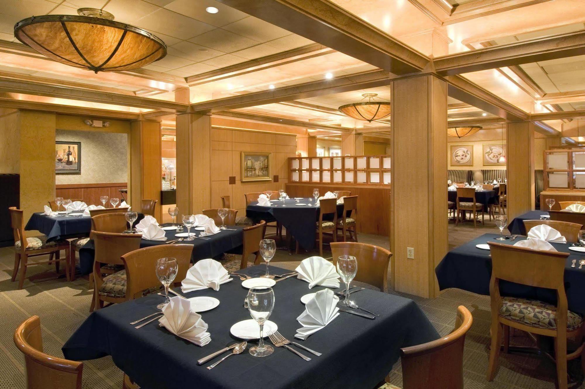 Doubletree By Hilton Akron Fairlawn Étterem fotó